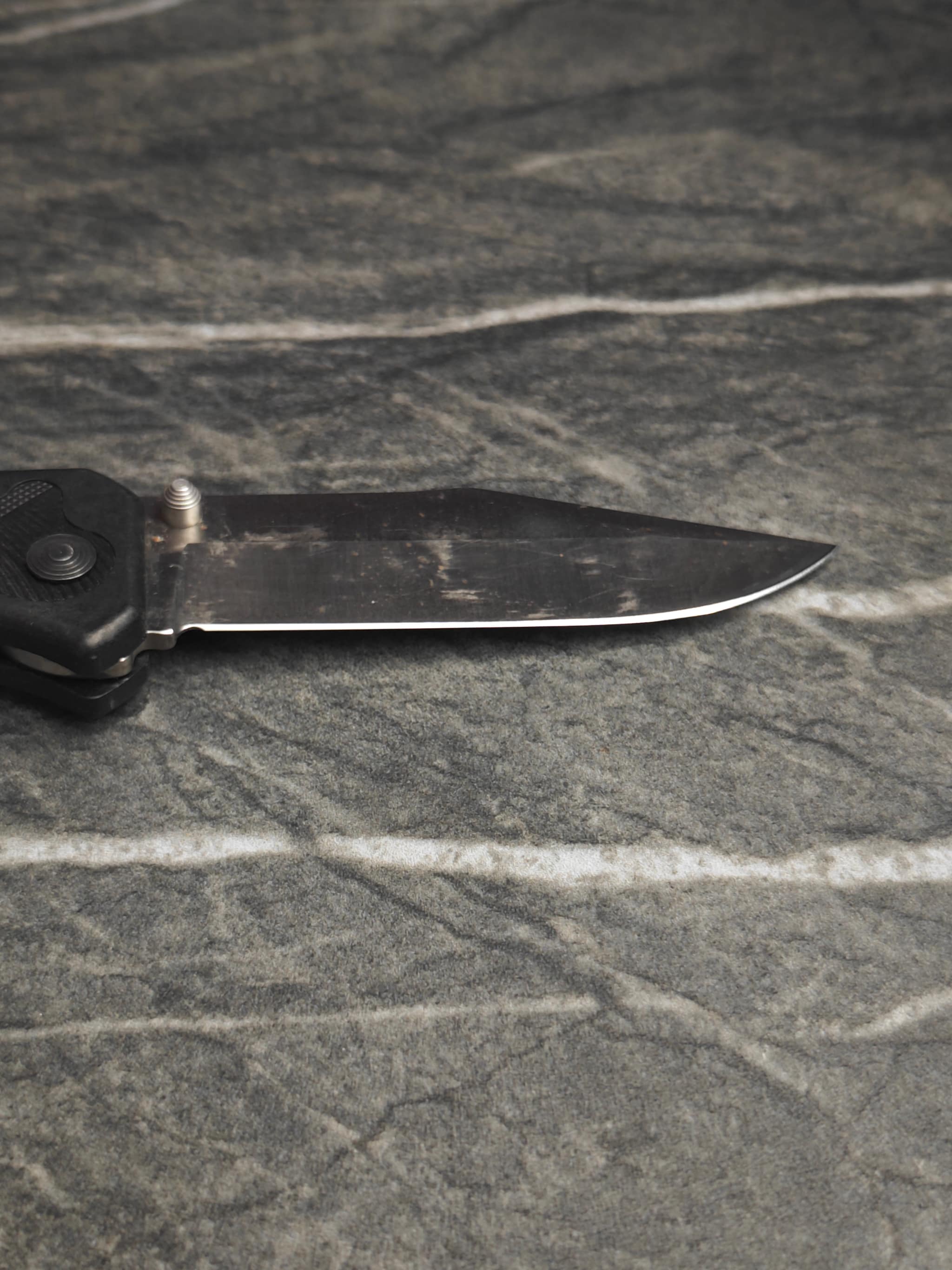 SOG pocket knife – clean polished blade after sharpening