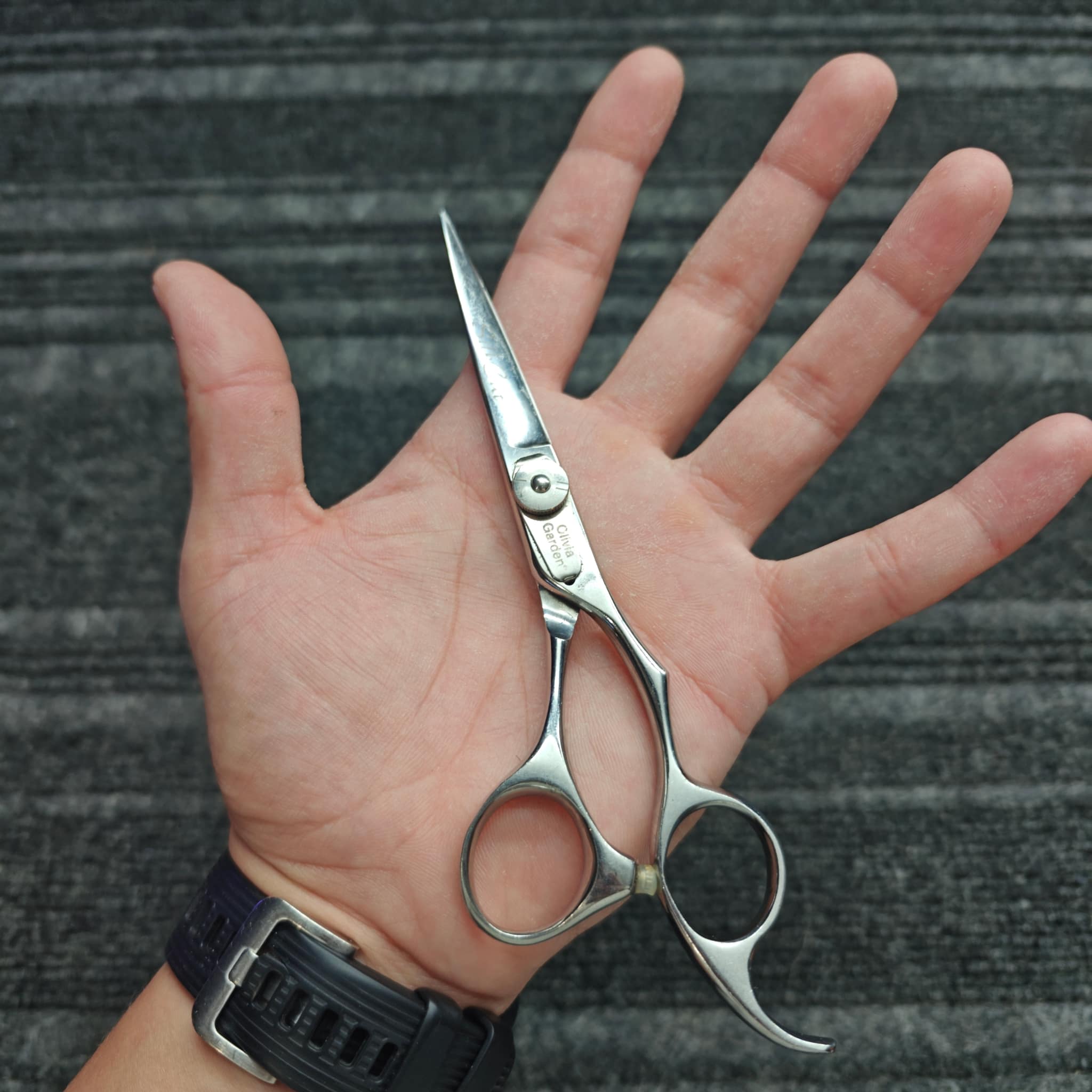 Scissors sharp enough to cut paper cleanly