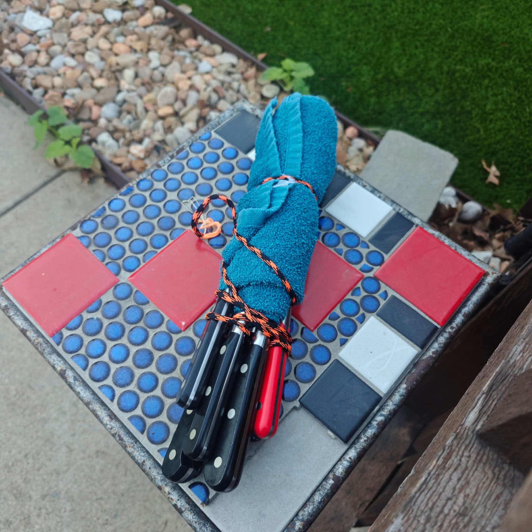 Porch pickup – knives left for sharpening service