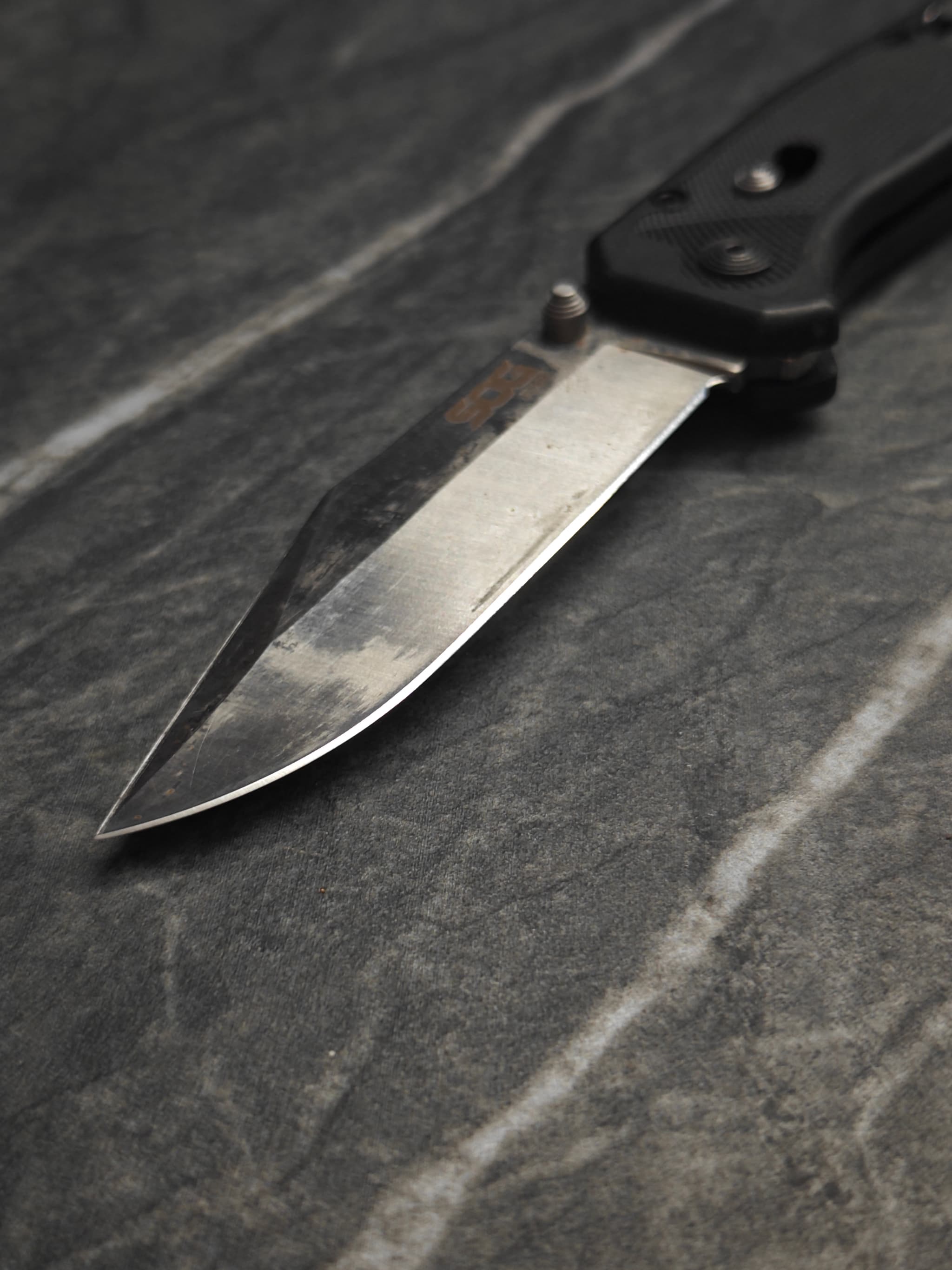 SOG pocket knife razor edge after sharpening