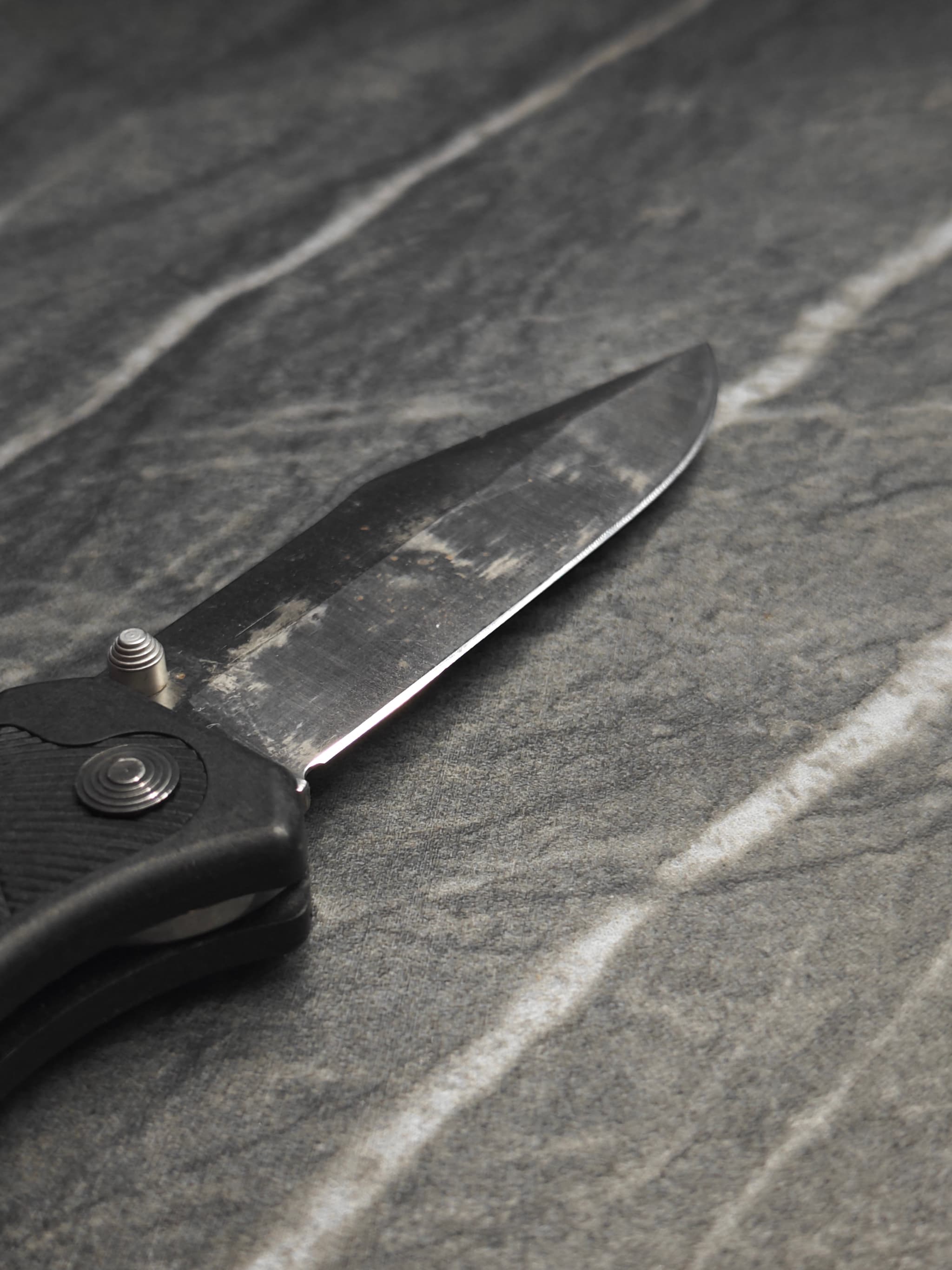 SOG pocket knife – mirror edge after sharpening service
