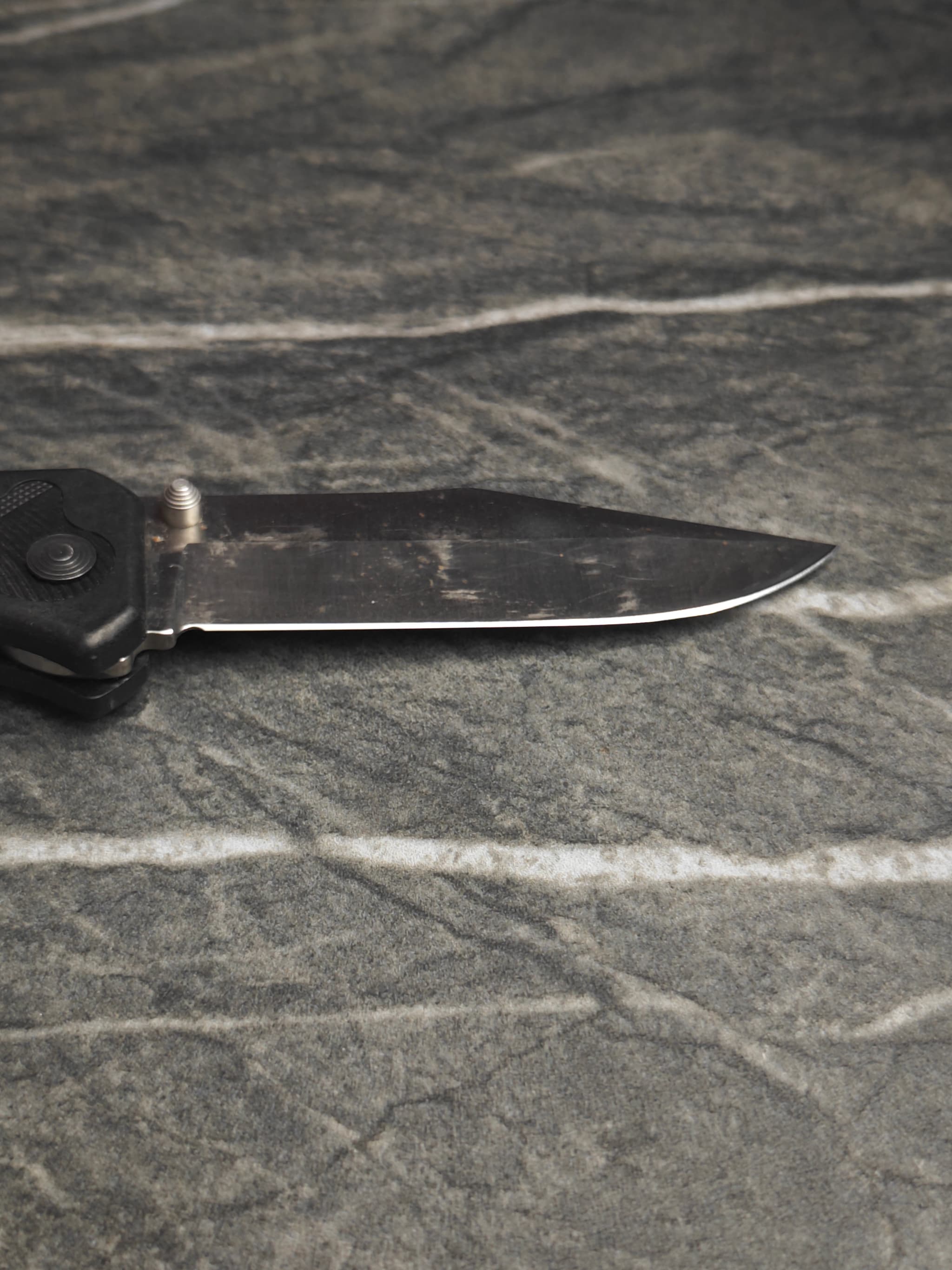 SOG pocket knife – clean polished blade after sharpening