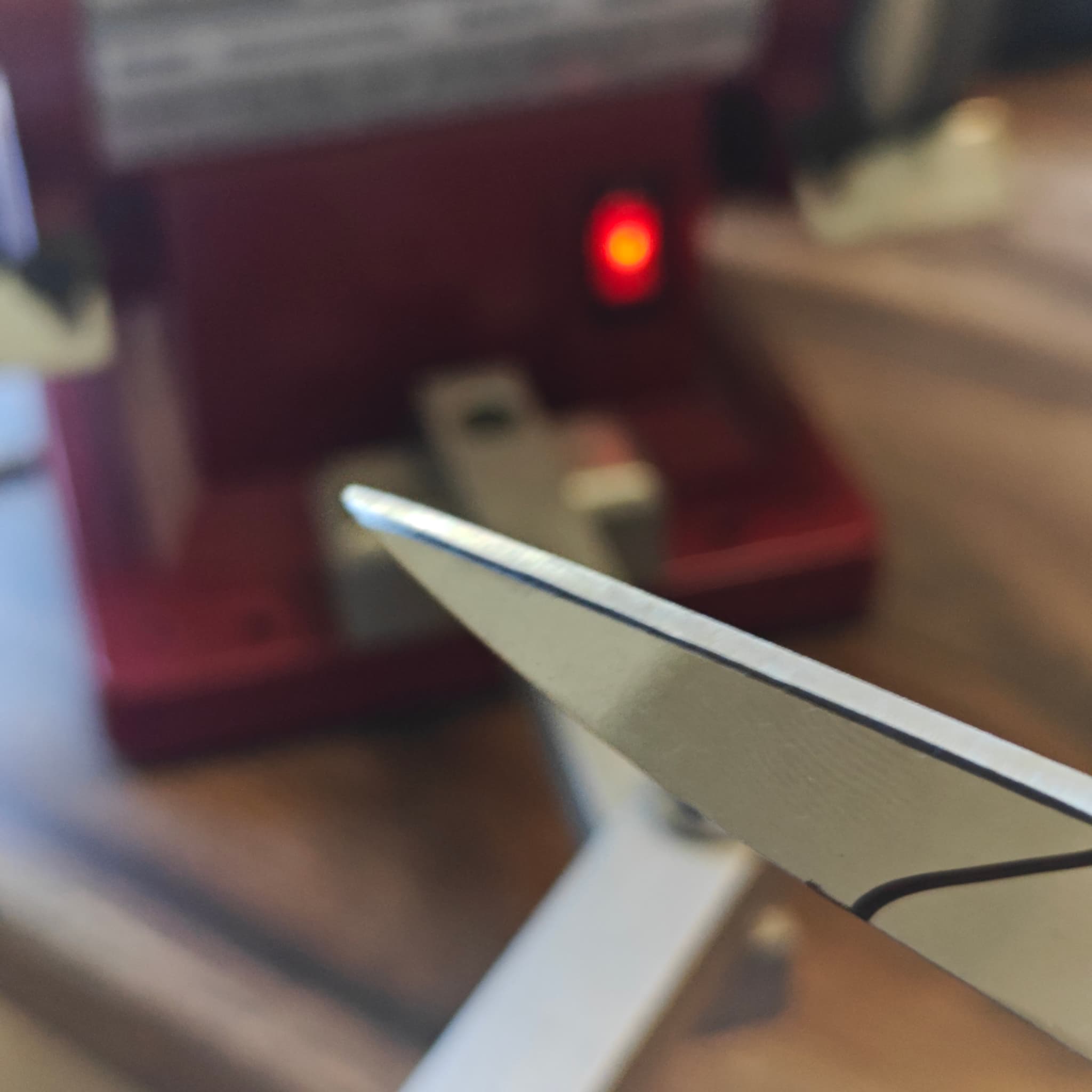 Scissors edge detail after sharpening service