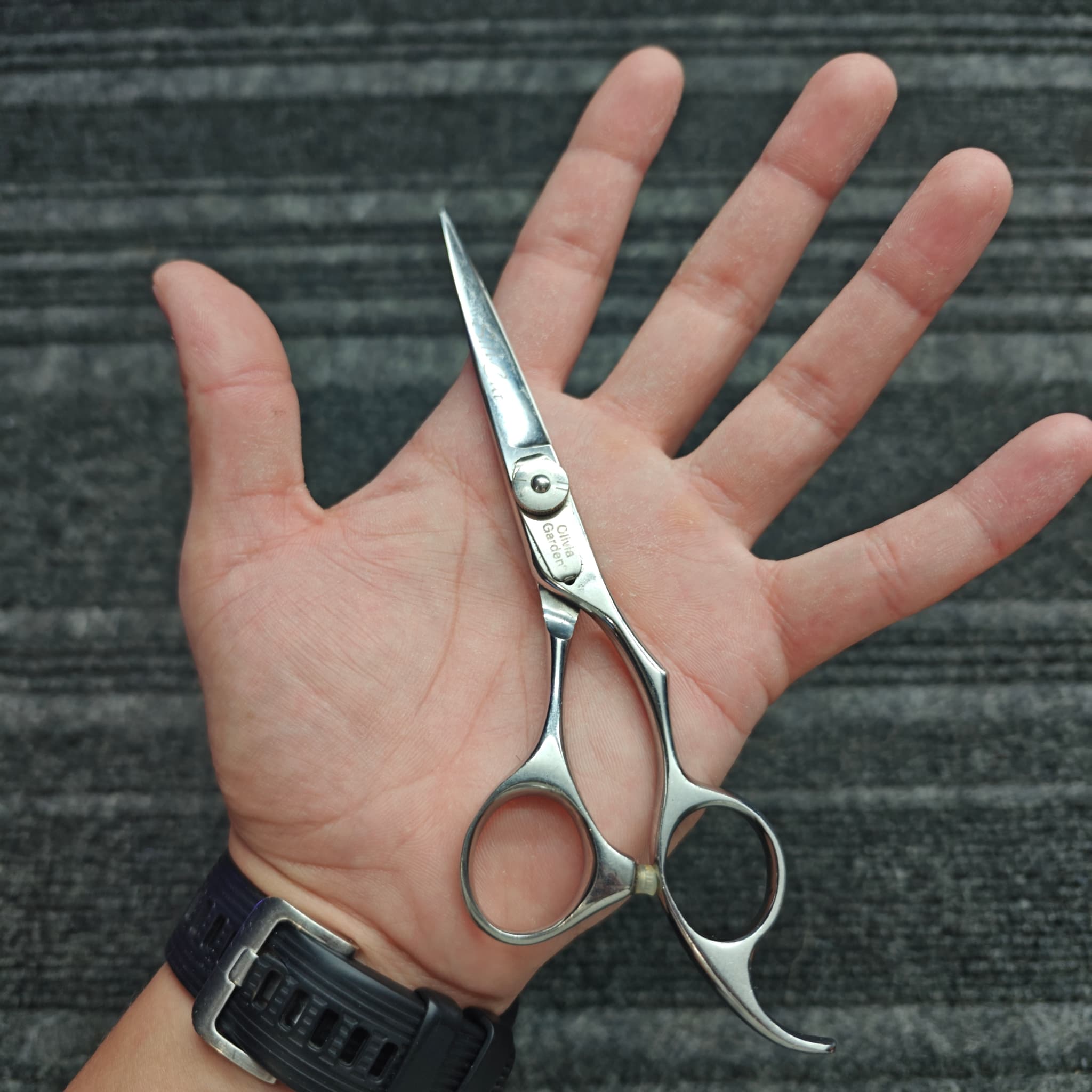 Scissors sharp enough to cut paper cleanly
