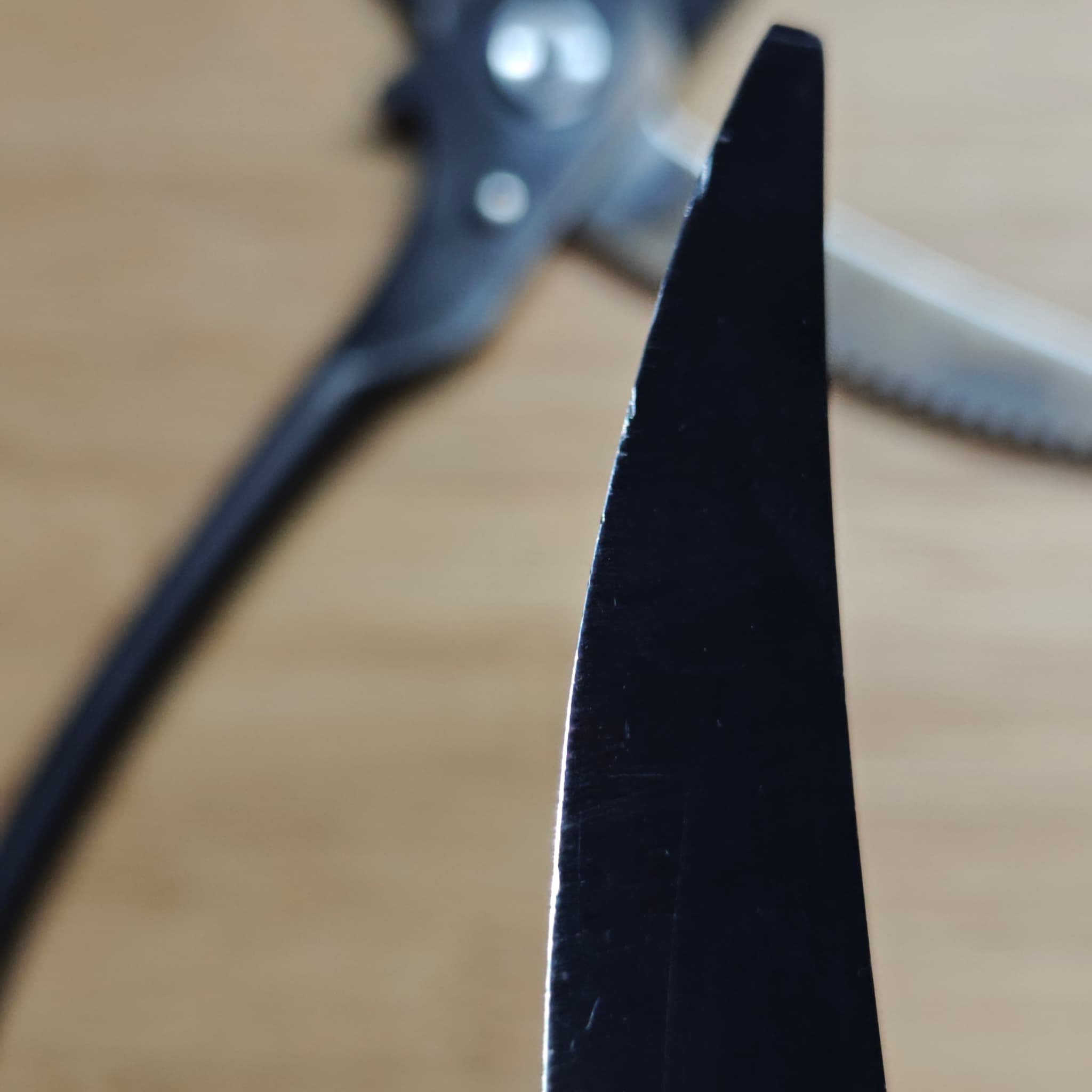 Scissors edge restored – clean and precise