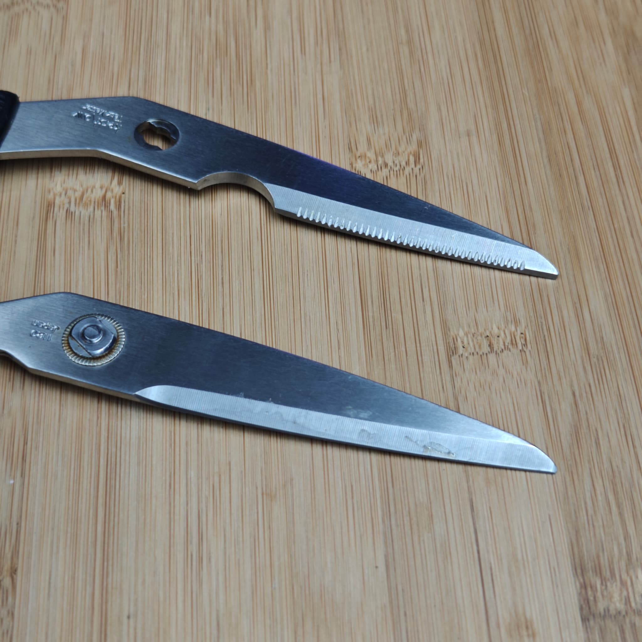 Sharp scissors restored to clean cutting edge