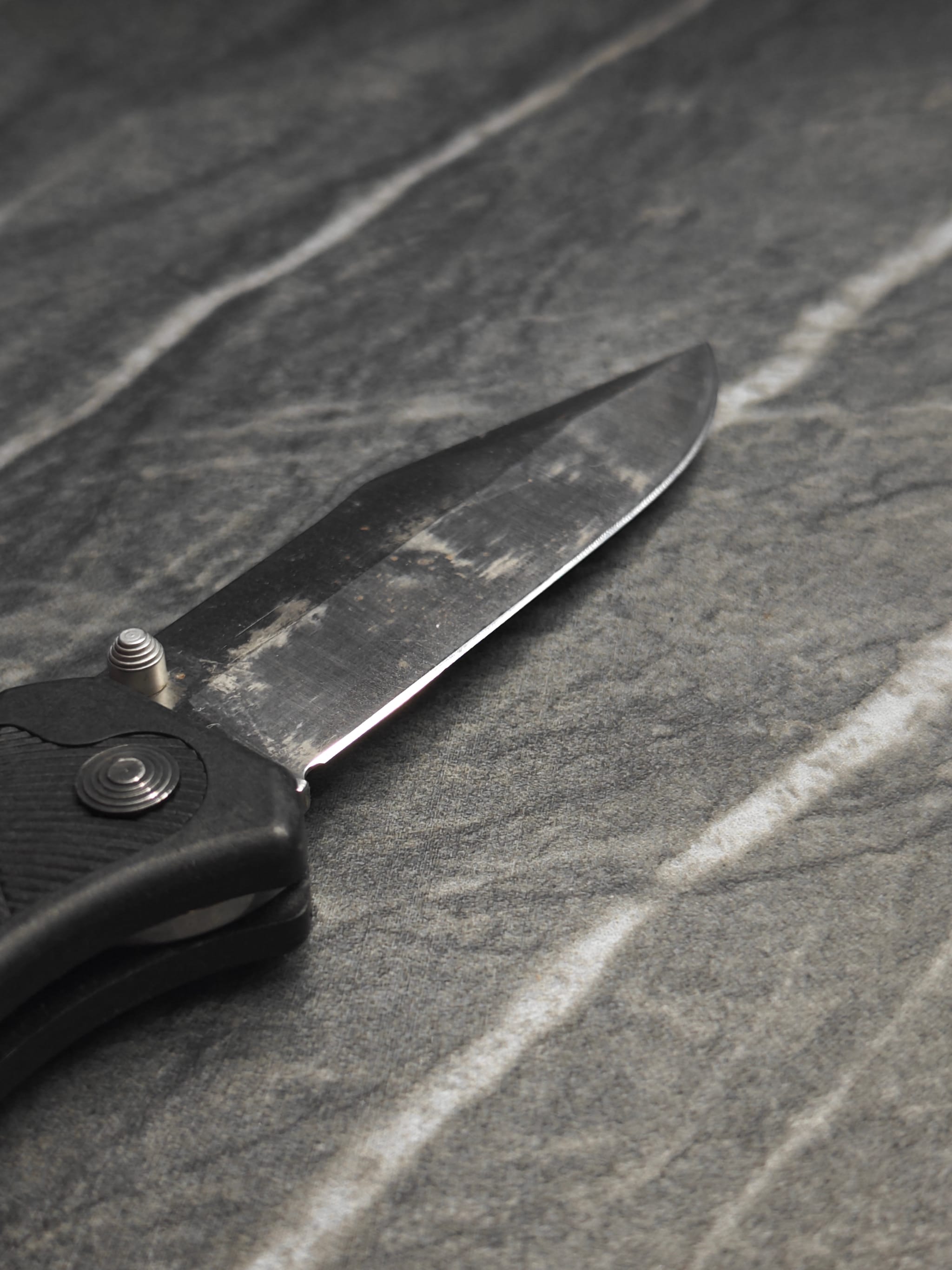 SOG pocket knife – mirror edge after sharpening service