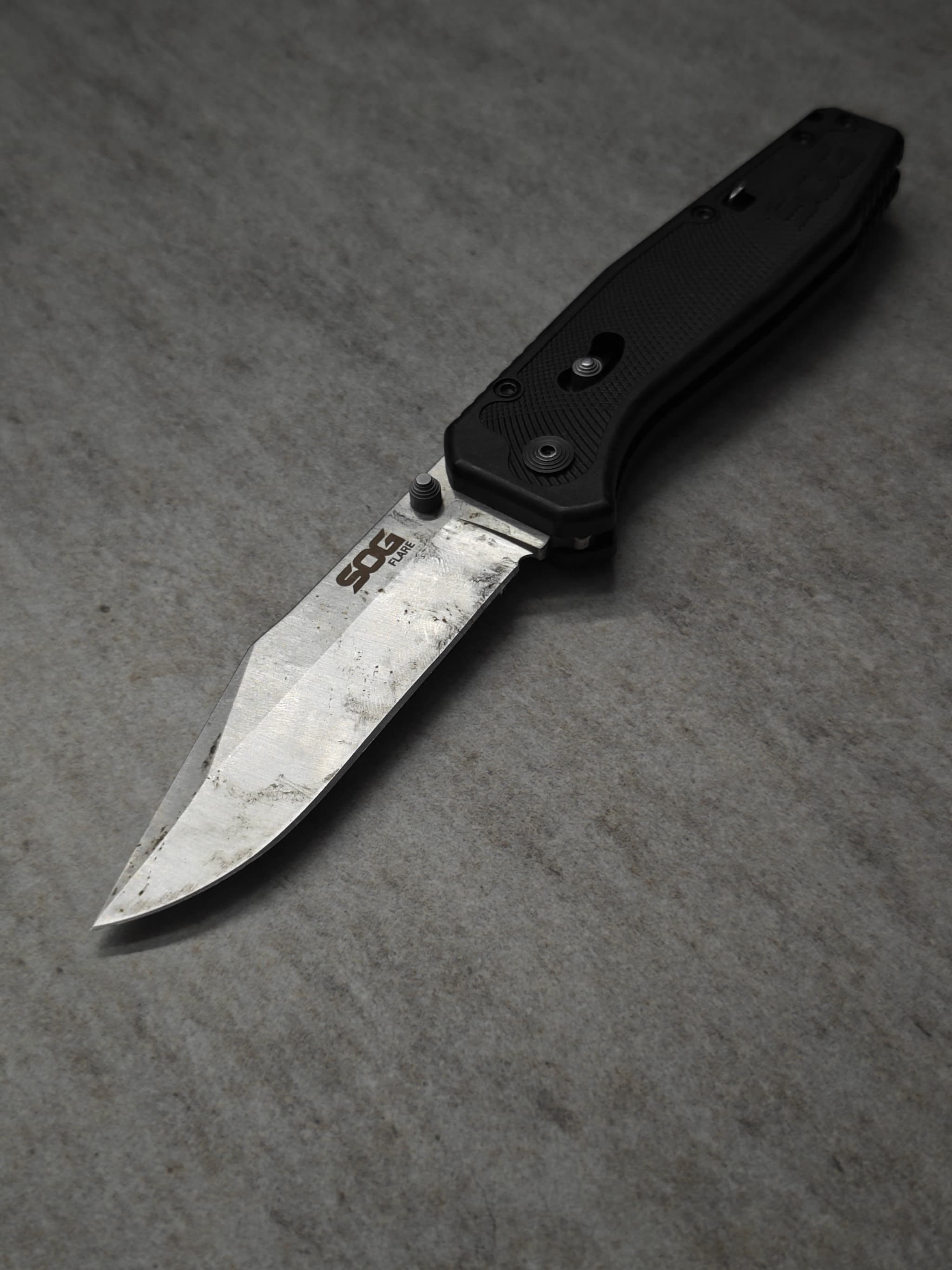 SOG pocket knife – worn blade before sharpening